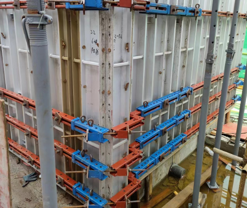 南通四建集团有限公司 钢背楞